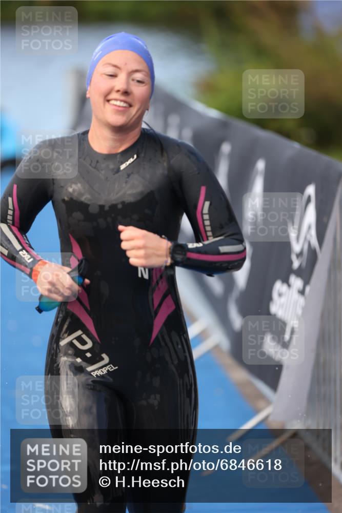 25.08.2024 - Elbe Triathlon Hamburg H.Heesch http://msf.ph/oto/6846618 25.08.2024 08:49:50 Schwimmen 108 meine-sportfotos.de