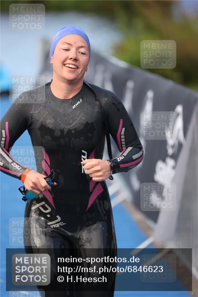 25.08.2024 - Elbe Triathlon Hamburg H.Heesch http://msf.ph/oto/6846623 25.08.2024 08:49:50 Schwimmen 108 meine-sportfotos.de