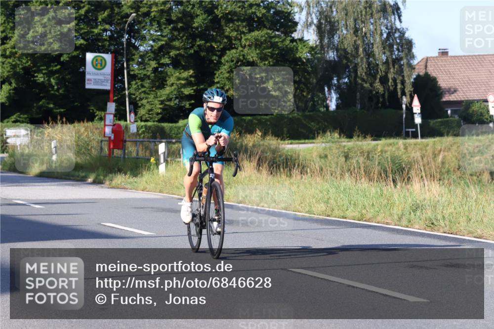 25.08.2024 - Elbe Triathlon Hamburg Fuchs,  Jonas http://msf.ph/oto/6846628 25.08.2024 09:08:20 Radfahren 204, 275, 236, 42, 153, 120 meine-sportfotos.de