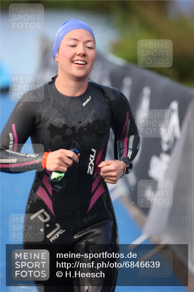 25.08.2024 - Elbe Triathlon Hamburg H.Heesch http://msf.ph/oto/6846639 25.08.2024 08:49:50 Schwimmen 108 meine-sportfotos.de