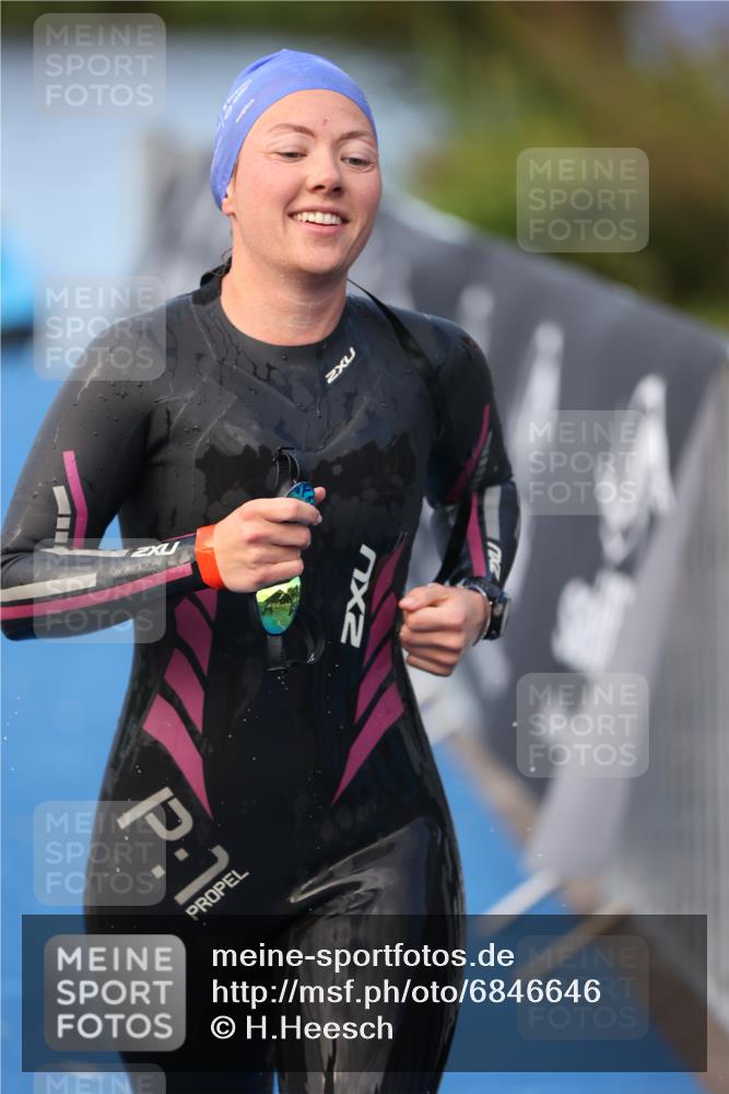25.08.2024 - Elbe Triathlon Hamburg H.Heesch http://msf.ph/oto/6846646 25.08.2024 08:49:50 Schwimmen 108 meine-sportfotos.de