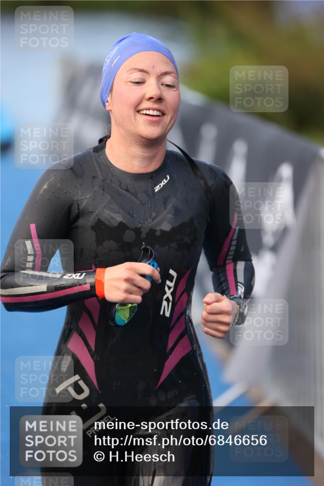 25.08.2024 - Elbe Triathlon Hamburg H.Heesch http://msf.ph/oto/6846656 25.08.2024 08:49:50 Schwimmen 108 meine-sportfotos.de