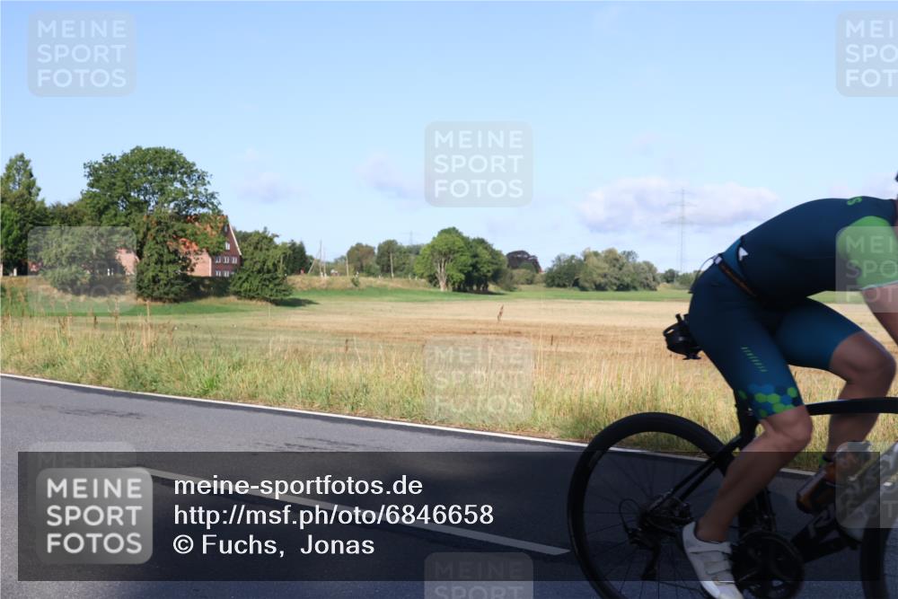 25.08.2024 - Elbe Triathlon Hamburg Fuchs,  Jonas http://msf.ph/oto/6846658 25.08.2024 09:08:21 Radfahren 275, 236, 42, 153, 120 meine-sportfotos.de