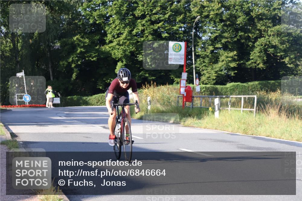 25.08.2024 - Elbe Triathlon Hamburg Fuchs,  Jonas http://msf.ph/oto/6846664 25.08.2024 09:08:24 Radfahren 42, 153, 120 meine-sportfotos.de