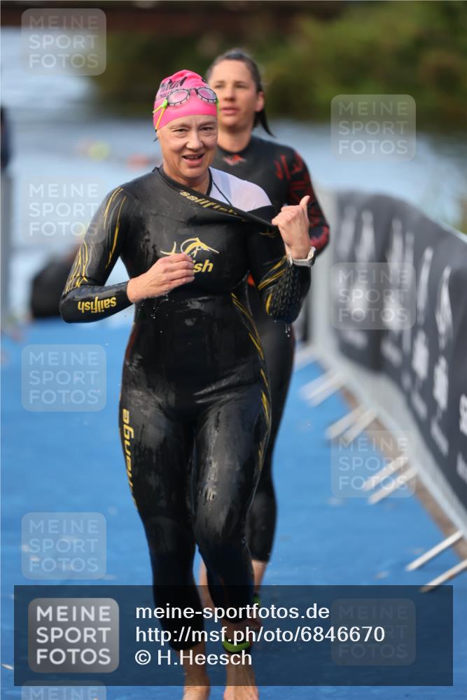 25.08.2024 - Elbe Triathlon Hamburg H.Heesch http://msf.ph/oto/6846670 25.08.2024 08:50:05 Schwimmen 118, 127, 155 meine-sportfotos.de