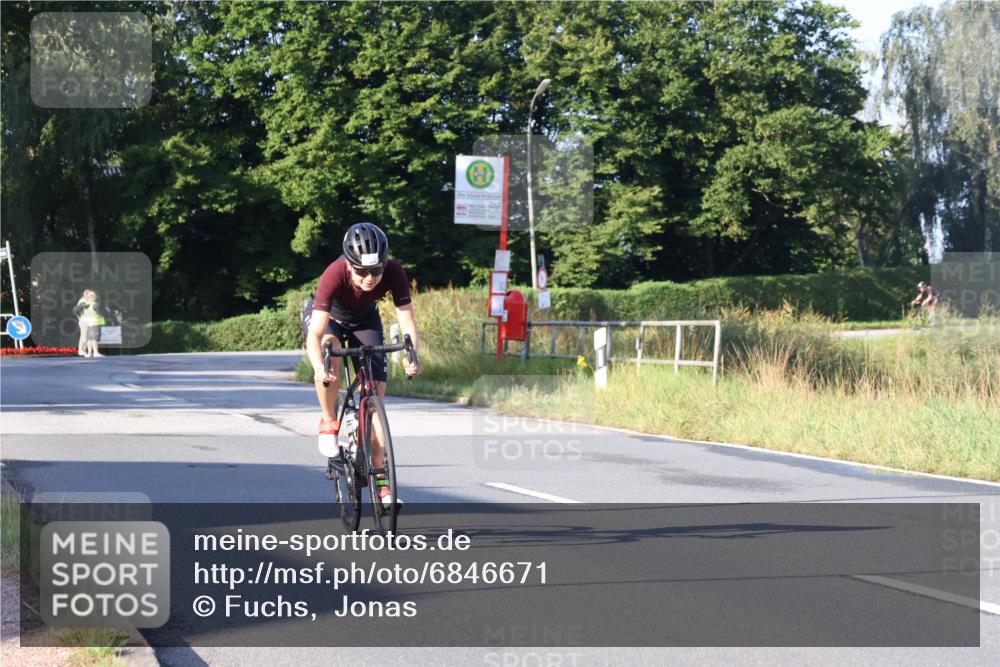 25.08.2024 - Elbe Triathlon Hamburg Fuchs,  Jonas http://msf.ph/oto/6846671 25.08.2024 09:08:24 Radfahren 42, 153, 120 meine-sportfotos.de