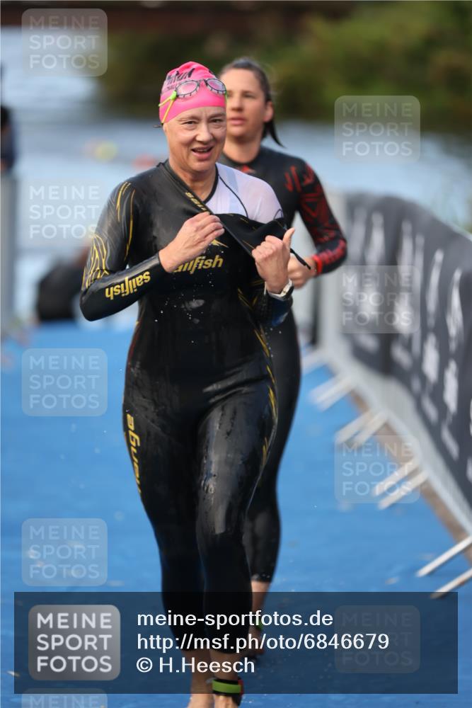 25.08.2024 - Elbe Triathlon Hamburg H.Heesch http://msf.ph/oto/6846679 25.08.2024 08:50:05 Schwimmen 118, 127, 155 meine-sportfotos.de