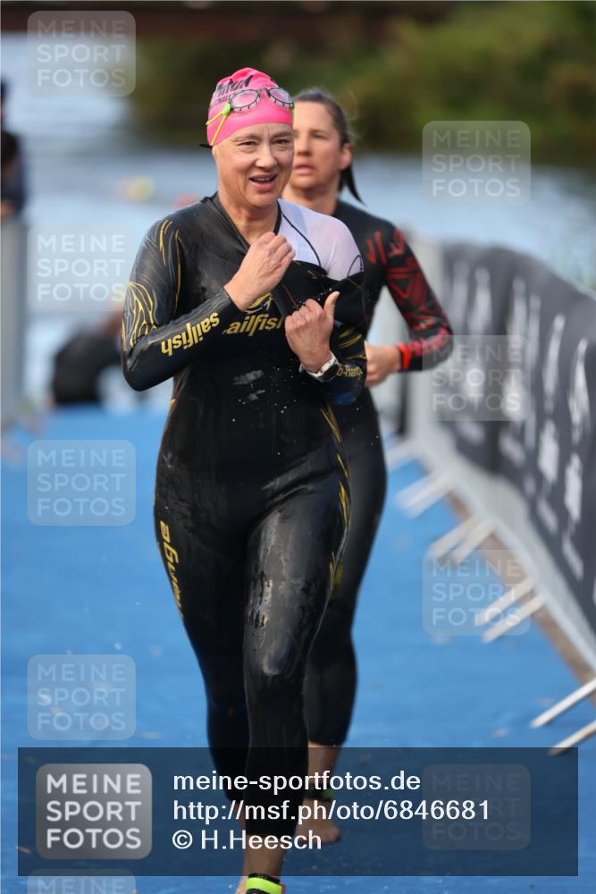25.08.2024 - Elbe Triathlon Hamburg H.Heesch http://msf.ph/oto/6846681 25.08.2024 08:50:05 Schwimmen 118, 127, 155 meine-sportfotos.de