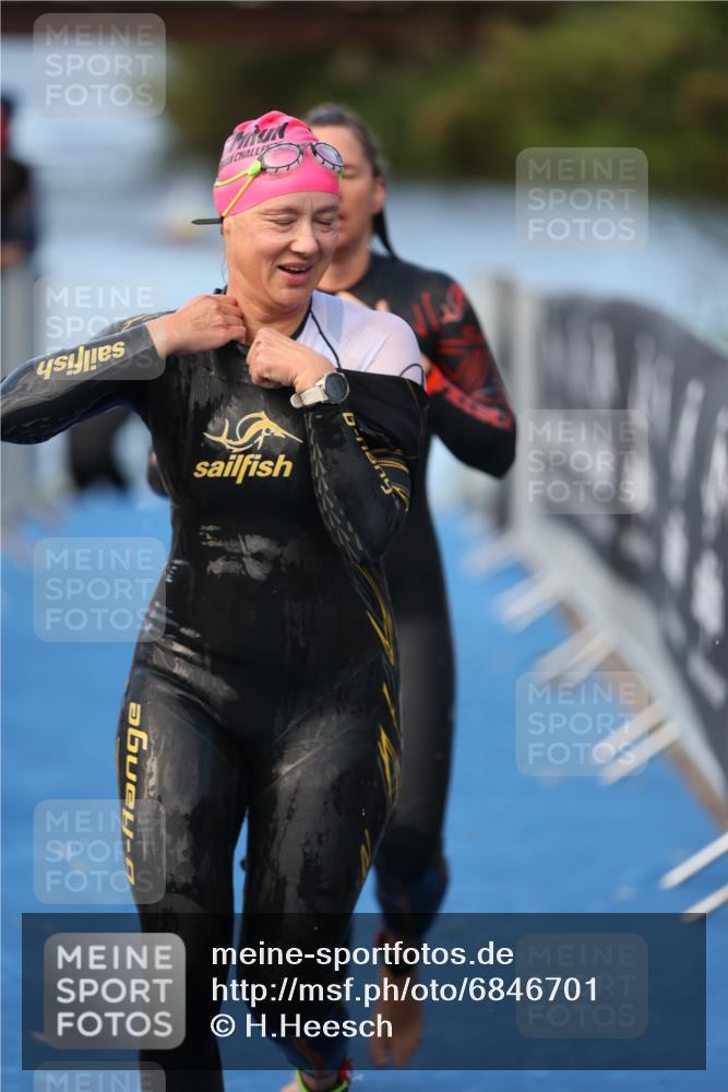 25.08.2024 - Elbe Triathlon Hamburg H.Heesch http://msf.ph/oto/6846701 25.08.2024 08:50:05 Schwimmen 118, 127, 155 meine-sportfotos.de