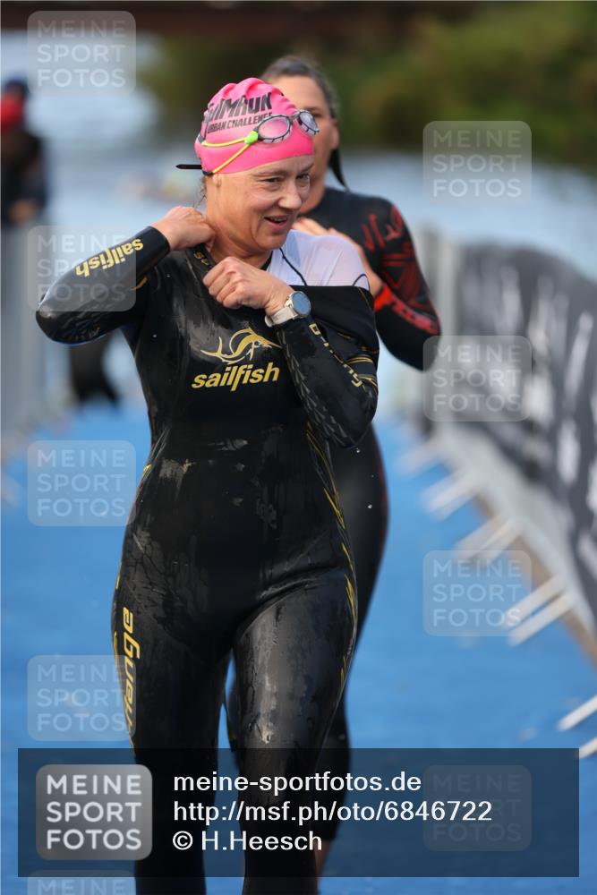 25.08.2024 - Elbe Triathlon Hamburg H.Heesch http://msf.ph/oto/6846722 25.08.2024 08:50:06 Schwimmen 118, 127, 155 meine-sportfotos.de