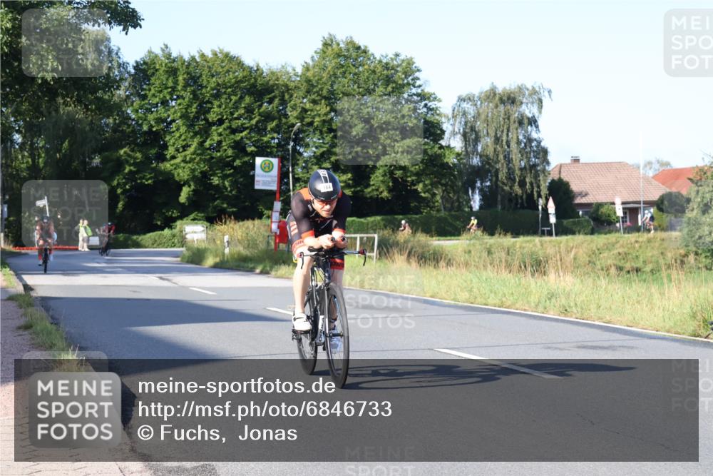 25.08.2024 - Elbe Triathlon Hamburg Fuchs,  Jonas http://msf.ph/oto/6846733 25.08.2024 09:08:35 Radfahren 184, 174, 75 meine-sportfotos.de