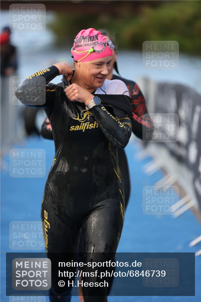 25.08.2024 - Elbe Triathlon Hamburg H.Heesch http://msf.ph/oto/6846739 25.08.2024 08:50:06 Schwimmen 118, 127, 155 meine-sportfotos.de