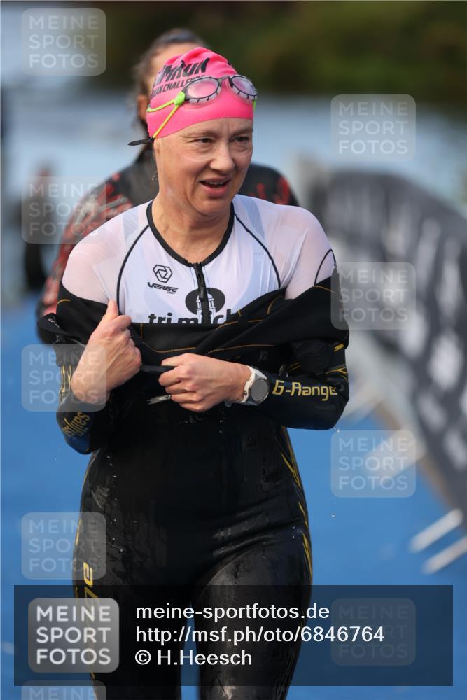 25.08.2024 - Elbe Triathlon Hamburg H.Heesch http://msf.ph/oto/6846764 25.08.2024 08:50:06 Schwimmen 118, 127, 155 meine-sportfotos.de