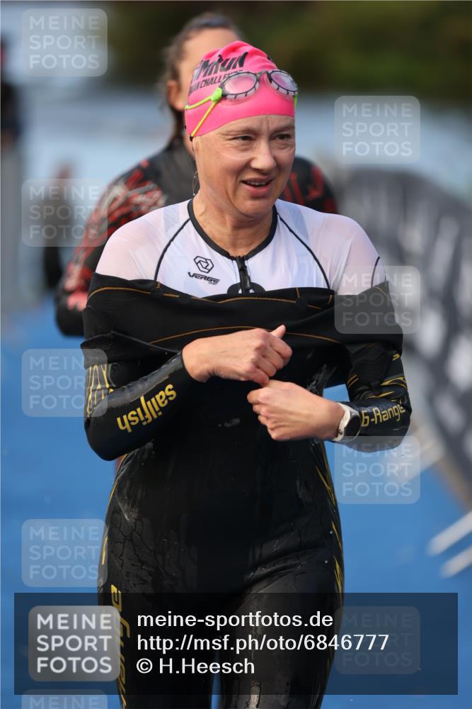 25.08.2024 - Elbe Triathlon Hamburg H.Heesch http://msf.ph/oto/6846777 25.08.2024 08:50:06 Schwimmen 118, 127, 155 meine-sportfotos.de