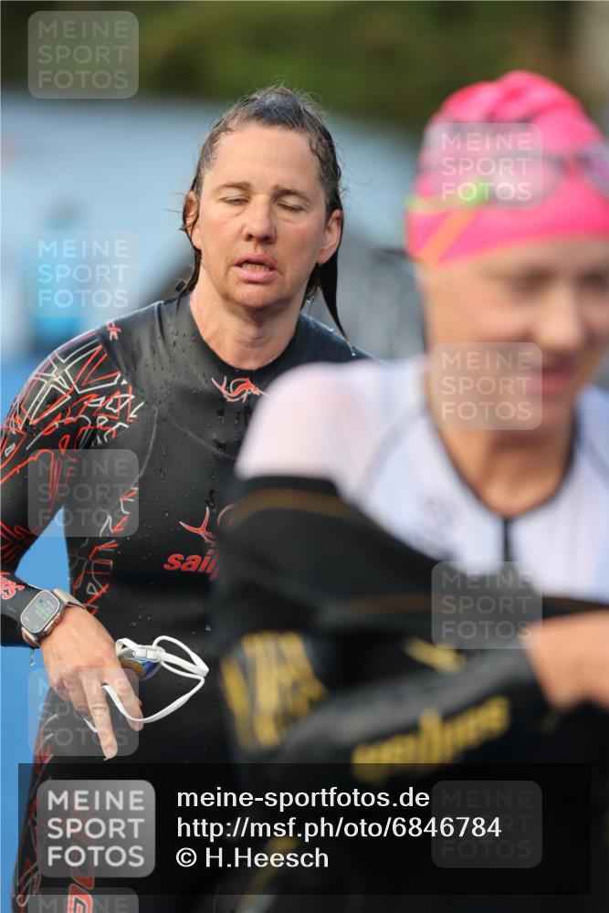 25.08.2024 - Elbe Triathlon Hamburg H.Heesch http://msf.ph/oto/6846784 25.08.2024 08:50:07 Schwimmen 118, 127, 155 meine-sportfotos.de