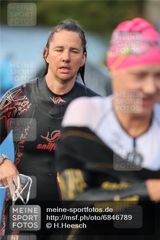 25.08.2024 - Elbe Triathlon Hamburg H.Heesch http://msf.ph/oto/6846789 25.08.2024 08:50:07 Schwimmen 118, 127, 155 meine-sportfotos.de