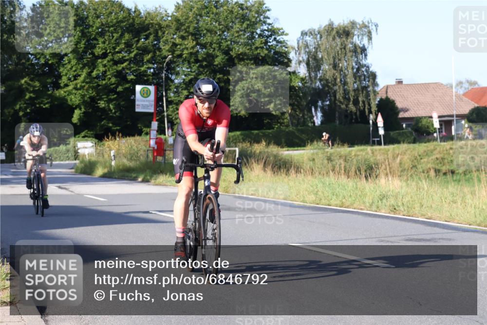 25.08.2024 - Elbe Triathlon Hamburg Fuchs,  Jonas http://msf.ph/oto/6846792 25.08.2024 09:08:41 Radfahren 174, 75, 117, 91, 211 meine-sportfotos.de