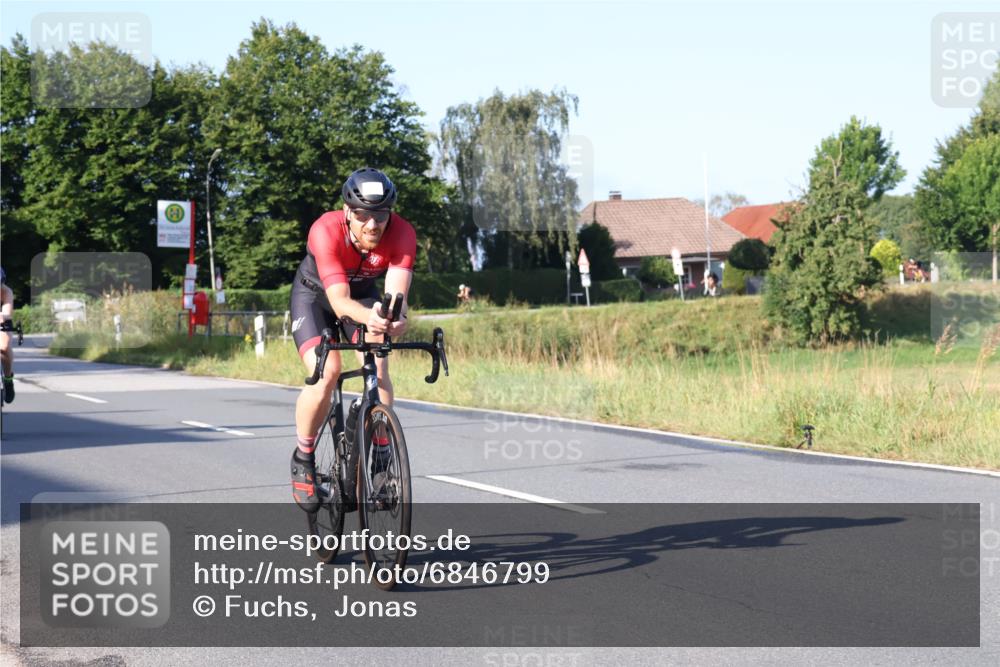 25.08.2024 - Elbe Triathlon Hamburg Fuchs,  Jonas http://msf.ph/oto/6846799 25.08.2024 09:08:41 Radfahren 174, 75, 117, 91, 211 meine-sportfotos.de