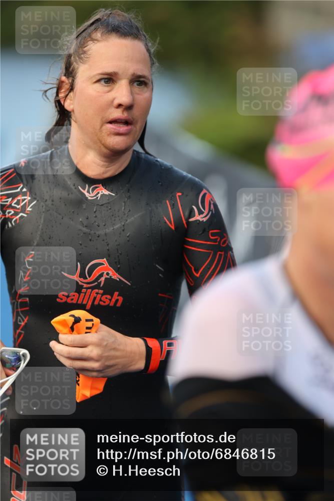 25.08.2024 - Elbe Triathlon Hamburg H.Heesch http://msf.ph/oto/6846815 25.08.2024 08:50:08 Schwimmen 118, 127, 155 meine-sportfotos.de