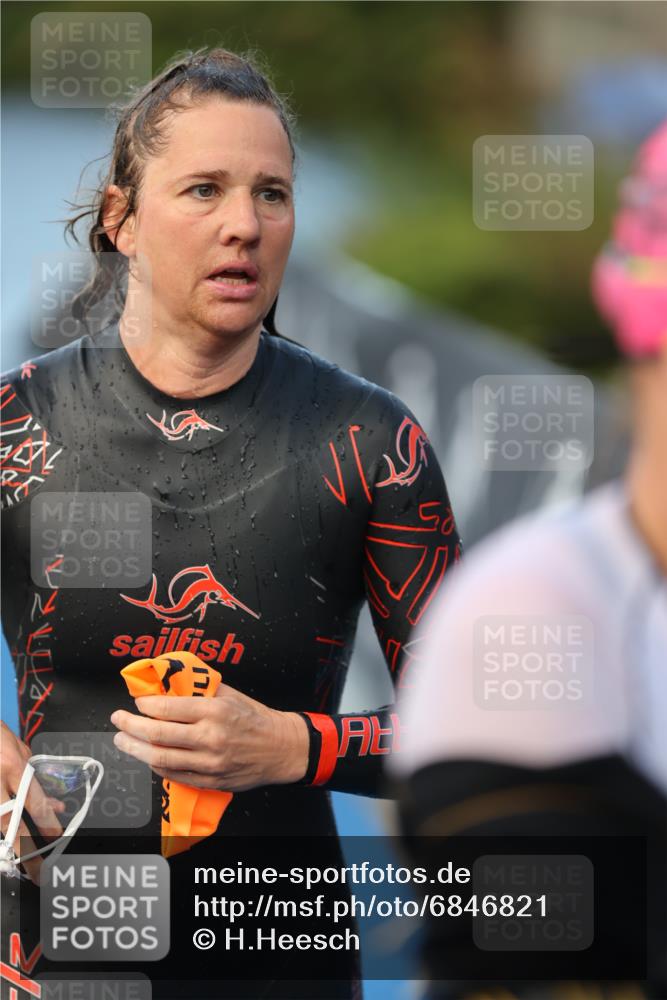 25.08.2024 - Elbe Triathlon Hamburg H.Heesch http://msf.ph/oto/6846821 25.08.2024 08:50:08 Schwimmen 118, 127, 155 meine-sportfotos.de