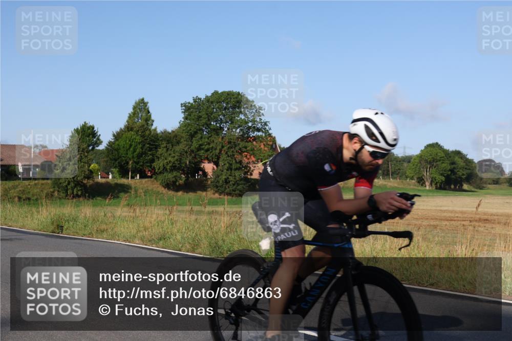 25.08.2024 - Elbe Triathlon Hamburg Fuchs,  Jonas http://msf.ph/oto/6846863 25.08.2024 09:08:45 Radfahren 75, 117, 91, 211, 205, 266, 179 meine-sportfotos.de