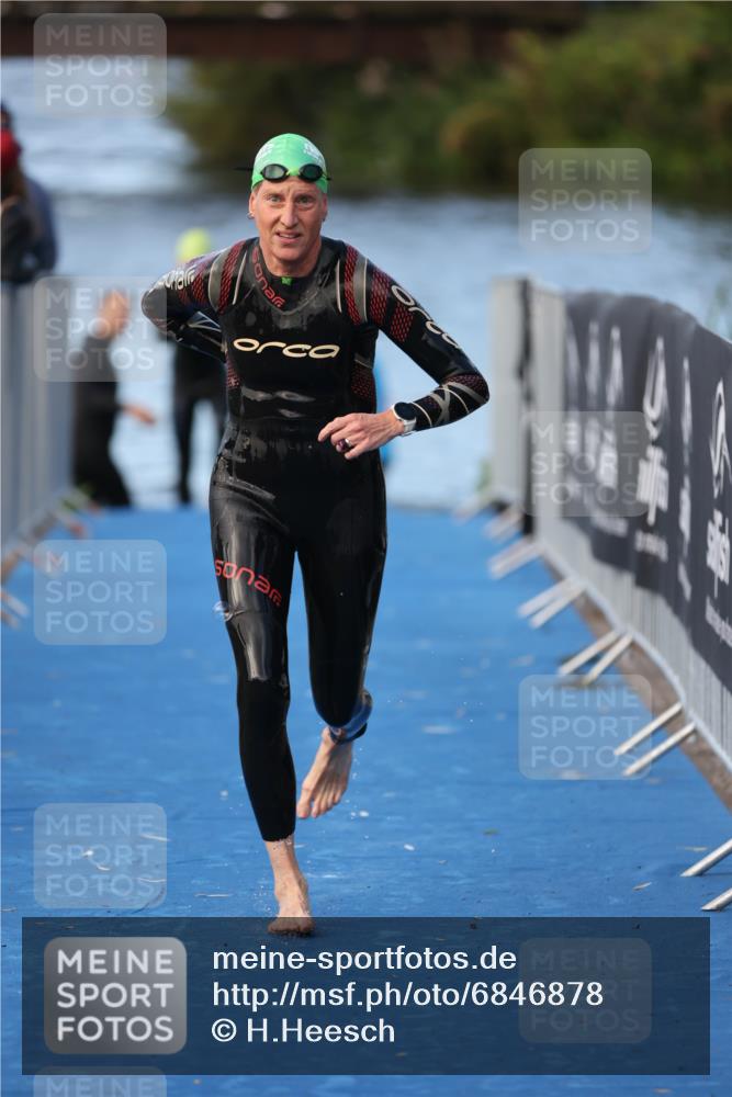 25.08.2024 - Elbe Triathlon Hamburg H.Heesch http://msf.ph/oto/6846878 25.08.2024 08:50:18 Schwimmen 118, 127, 155, 330 meine-sportfotos.de