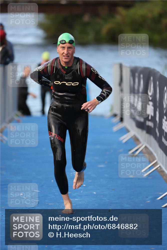 25.08.2024 - Elbe Triathlon Hamburg H.Heesch http://msf.ph/oto/6846882 25.08.2024 08:50:18 Schwimmen 118, 127, 155, 330 meine-sportfotos.de