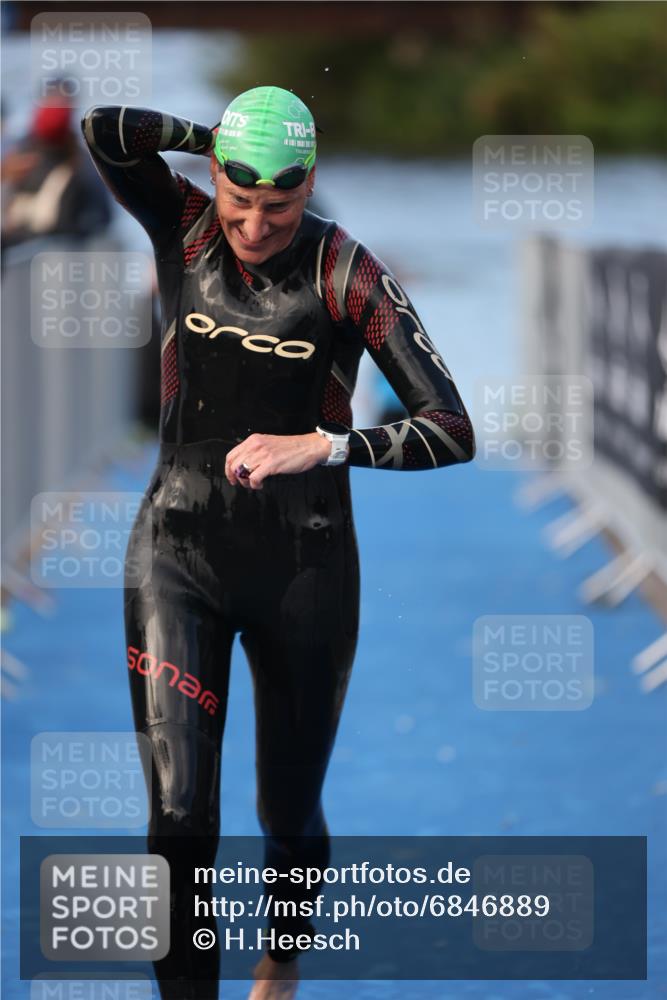 25.08.2024 - Elbe Triathlon Hamburg H.Heesch http://msf.ph/oto/6846889 25.08.2024 08:50:19 Schwimmen 118, 127, 155, 330 meine-sportfotos.de