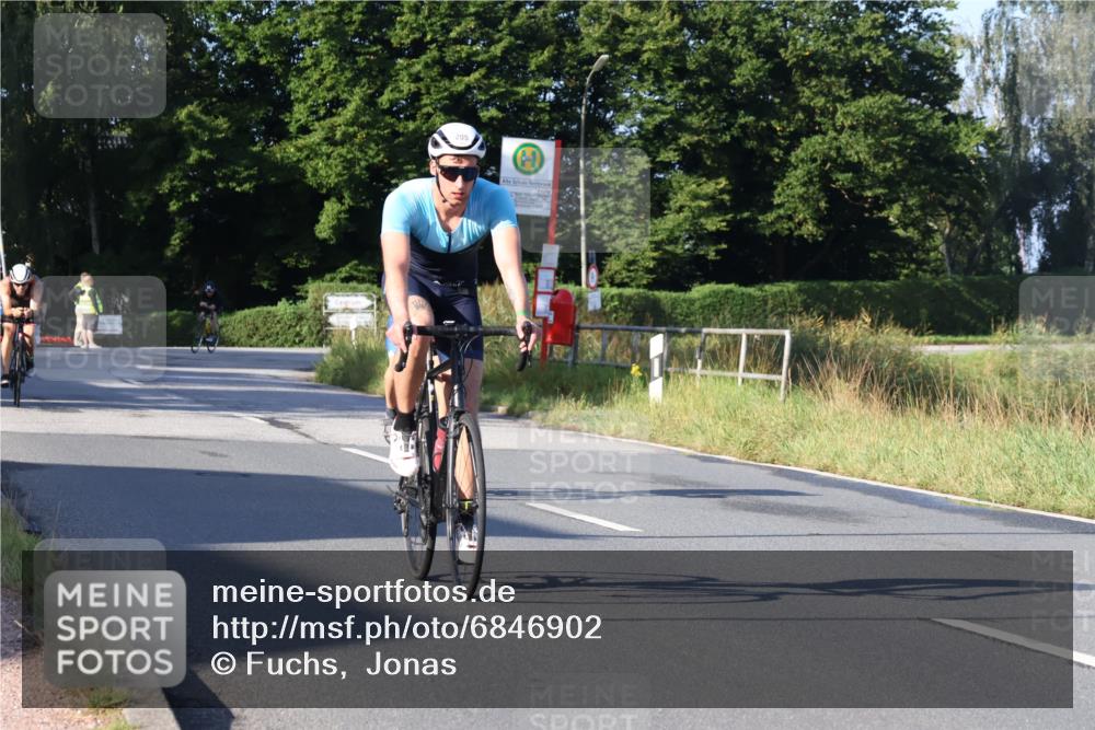 25.08.2024 - Elbe Triathlon Hamburg Fuchs,  Jonas http://msf.ph/oto/6846902 25.08.2024 09:08:48 Radfahren 117, 91, 211, 205, 266, 179, 208, 110 meine-sportfotos.de