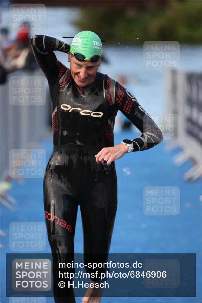 25.08.2024 - Elbe Triathlon Hamburg H.Heesch http://msf.ph/oto/6846906 25.08.2024 08:50:19 Schwimmen 118, 127, 155, 330 meine-sportfotos.de