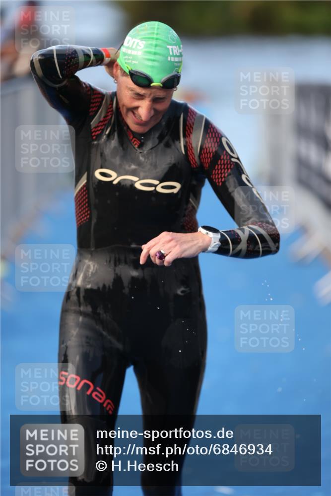 25.08.2024 - Elbe Triathlon Hamburg H.Heesch http://msf.ph/oto/6846934 25.08.2024 08:50:20 Schwimmen 118, 127, 155, 330 meine-sportfotos.de