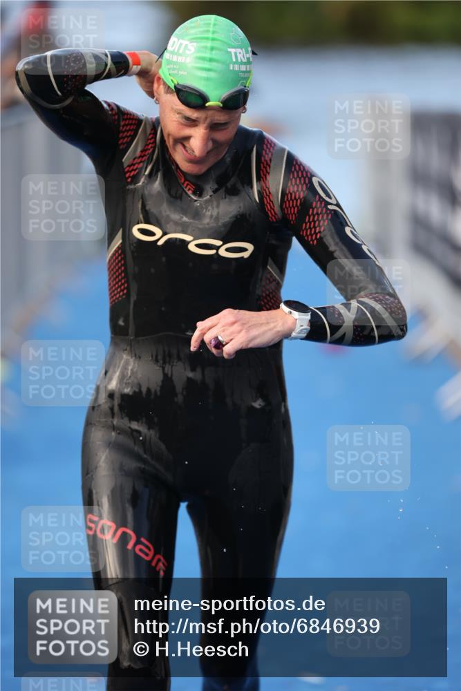 25.08.2024 - Elbe Triathlon Hamburg H.Heesch http://msf.ph/oto/6846939 25.08.2024 08:50:20 Schwimmen 118, 127, 155, 330 meine-sportfotos.de