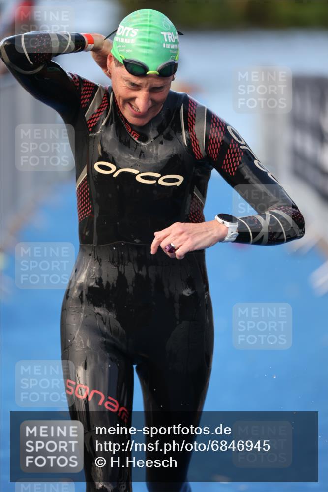 25.08.2024 - Elbe Triathlon Hamburg H.Heesch http://msf.ph/oto/6846945 25.08.2024 08:50:20 Schwimmen 118, 127, 155, 330 meine-sportfotos.de