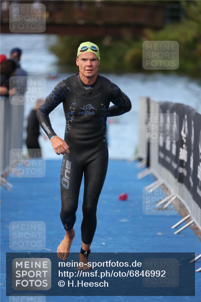 25.08.2024 - Elbe Triathlon Hamburg H.Heesch http://msf.ph/oto/6846992 25.08.2024 08:50:26 Schwimmen 118, 127, 155, 330 meine-sportfotos.de