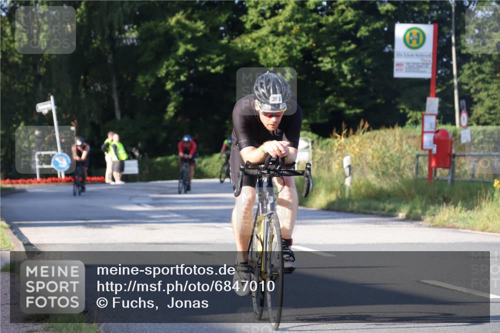 25.08.2024 - Elbe Triathlon Hamburg Fuchs,  Jonas http://msf.ph/oto/6847010 25.08.2024 09:08:55 Radfahren 266, 179, 208, 110, 283, 84, 56 meine-sportfotos.de