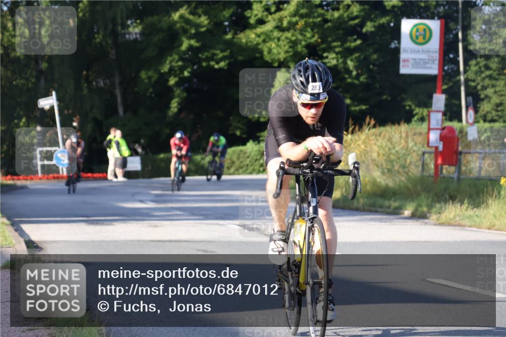 25.08.2024 - Elbe Triathlon Hamburg Fuchs,  Jonas http://msf.ph/oto/6847012 25.08.2024 09:08:55 Radfahren 266, 179, 208, 110, 283, 84, 56 meine-sportfotos.de