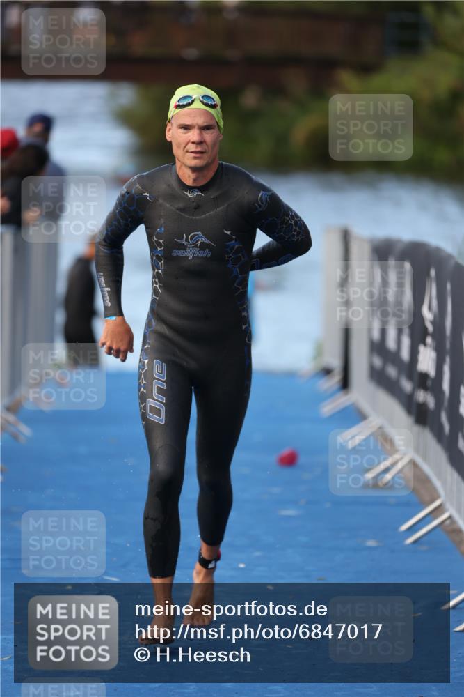 25.08.2024 - Elbe Triathlon Hamburg H.Heesch http://msf.ph/oto/6847017 25.08.2024 08:50:27 Schwimmen 118, 127, 155, 330 meine-sportfotos.de