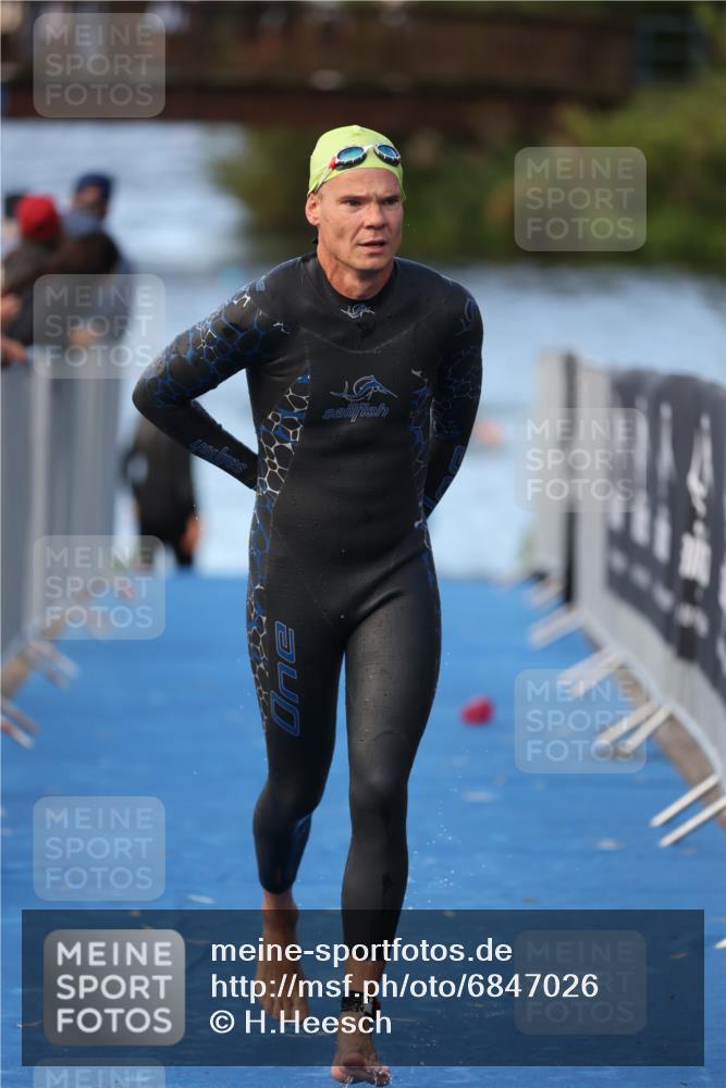 25.08.2024 - Elbe Triathlon Hamburg H.Heesch http://msf.ph/oto/6847026 25.08.2024 08:50:27 Schwimmen 118, 127, 155, 330 meine-sportfotos.de