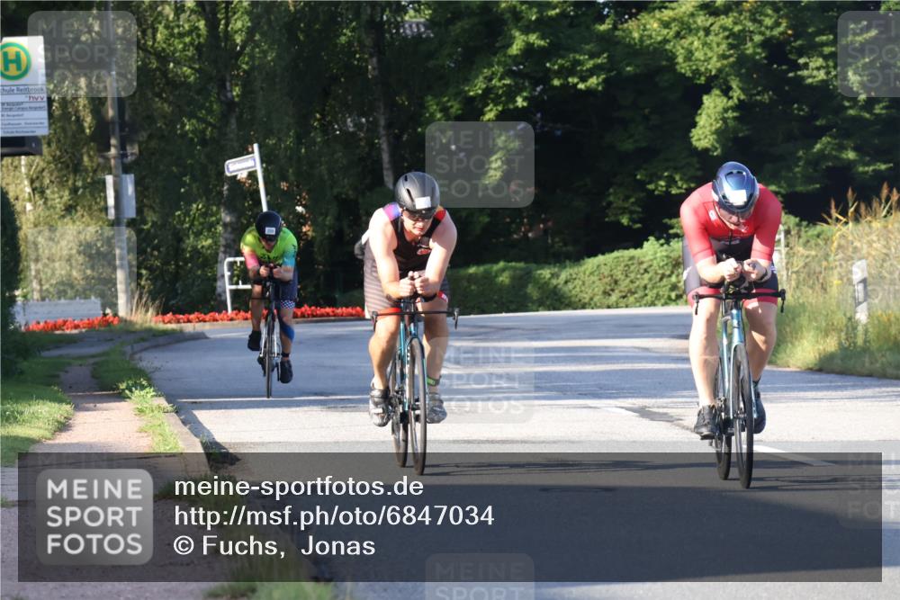 25.08.2024 - Elbe Triathlon Hamburg Fuchs,  Jonas http://msf.ph/oto/6847034 25.08.2024 09:08:59 Radfahren 110, 283, 84, 56, 209, 241, 310 meine-sportfotos.de