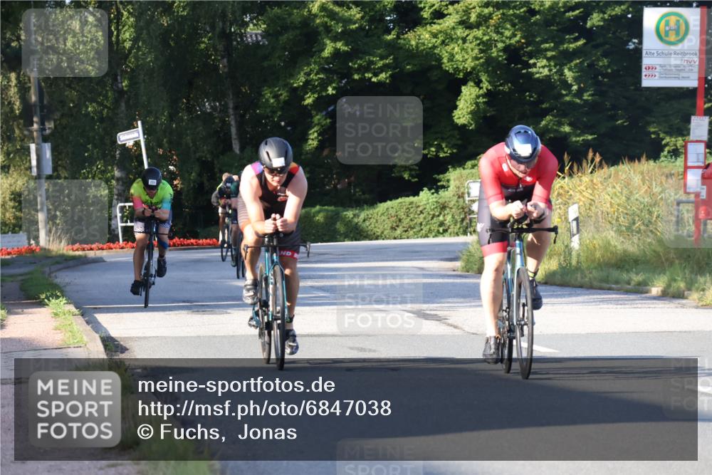 25.08.2024 - Elbe Triathlon Hamburg Fuchs,  Jonas http://msf.ph/oto/6847038 25.08.2024 09:08:59 Radfahren 110, 283, 84, 56, 209, 241, 310 meine-sportfotos.de