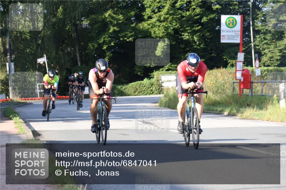 25.08.2024 - Elbe Triathlon Hamburg Fuchs,  Jonas http://msf.ph/oto/6847041 25.08.2024 09:08:59 Radfahren 110, 283, 84, 56, 209, 241, 310 meine-sportfotos.de