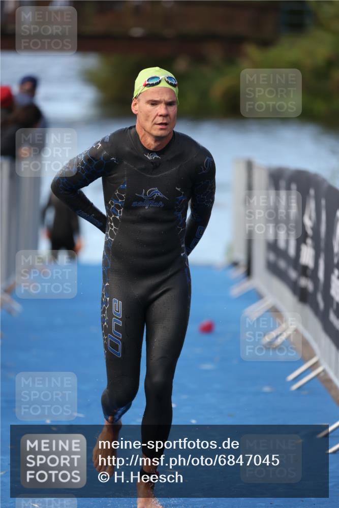 25.08.2024 - Elbe Triathlon Hamburg H.Heesch http://msf.ph/oto/6847045 25.08.2024 08:50:27 Schwimmen 118, 127, 155, 330 meine-sportfotos.de