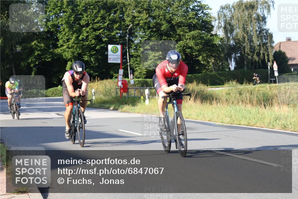 25.08.2024 - Elbe Triathlon Hamburg Fuchs,  Jonas http://msf.ph/oto/6847067 25.08.2024 09:09:00 Radfahren 110, 283, 84, 56, 209, 241, 310 meine-sportfotos.de