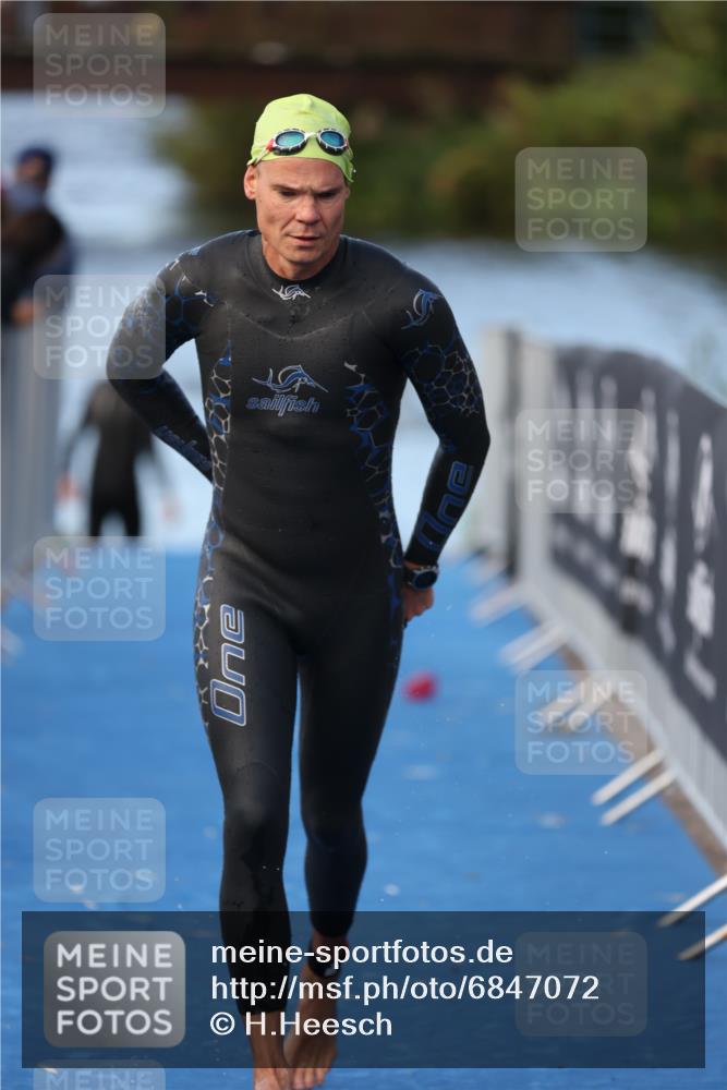 25.08.2024 - Elbe Triathlon Hamburg H.Heesch http://msf.ph/oto/6847072 25.08.2024 08:50:27 Schwimmen 118, 127, 155, 330 meine-sportfotos.de
