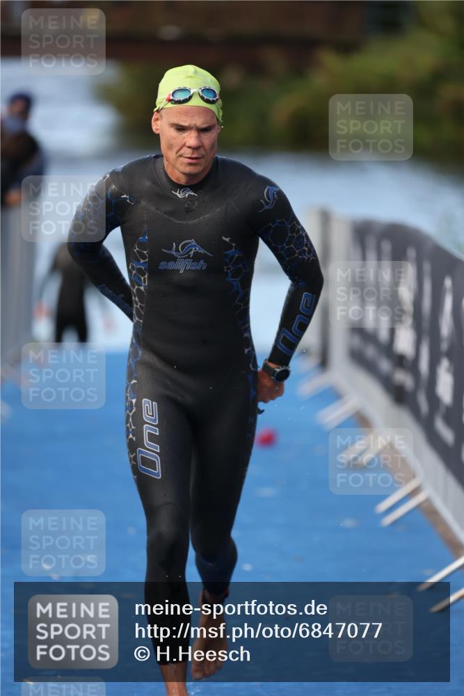25.08.2024 - Elbe Triathlon Hamburg H.Heesch http://msf.ph/oto/6847077 25.08.2024 08:50:27 Schwimmen 118, 127, 155, 330 meine-sportfotos.de