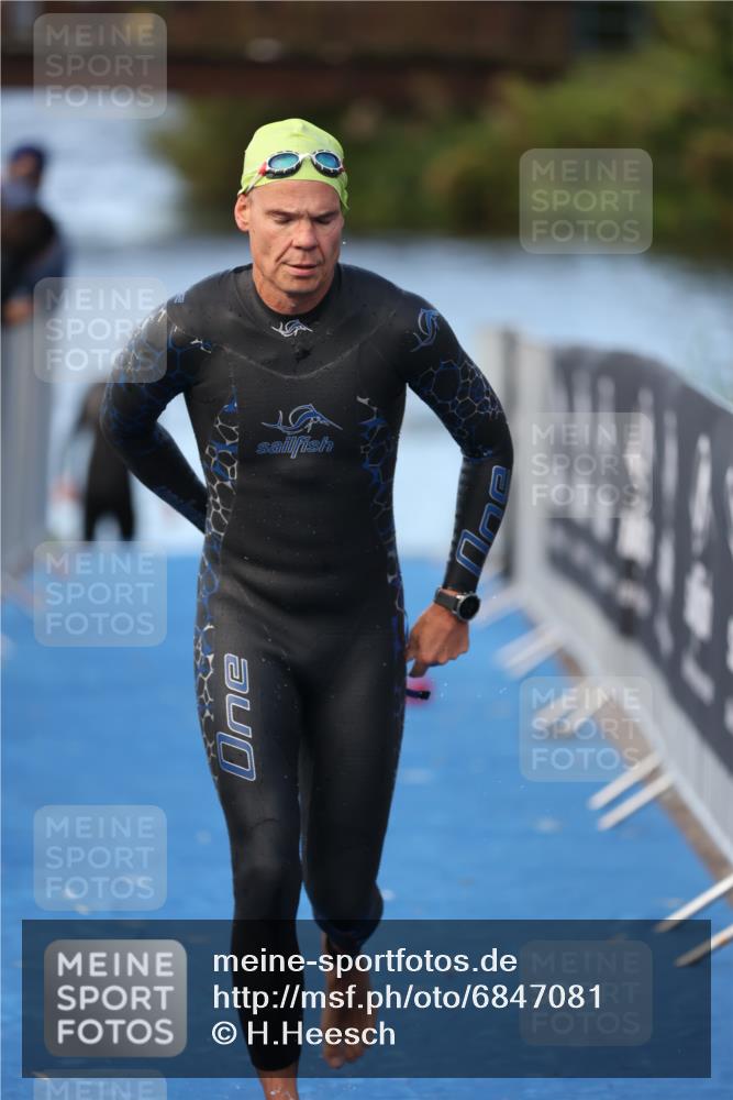 25.08.2024 - Elbe Triathlon Hamburg H.Heesch http://msf.ph/oto/6847081 25.08.2024 08:50:27 Schwimmen 118, 127, 155, 330 meine-sportfotos.de
