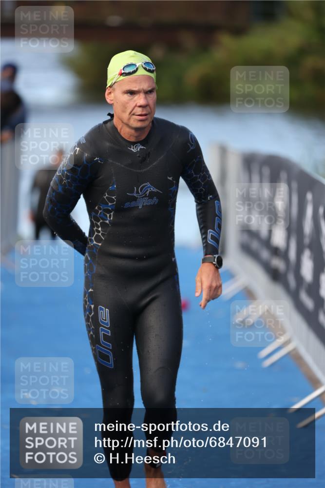 25.08.2024 - Elbe Triathlon Hamburg H.Heesch http://msf.ph/oto/6847091 25.08.2024 08:50:27 Schwimmen 118, 127, 155, 330 meine-sportfotos.de