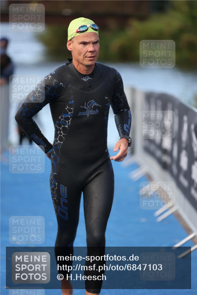 25.08.2024 - Elbe Triathlon Hamburg H.Heesch http://msf.ph/oto/6847103 25.08.2024 08:50:27 Schwimmen 118, 127, 155, 330 meine-sportfotos.de