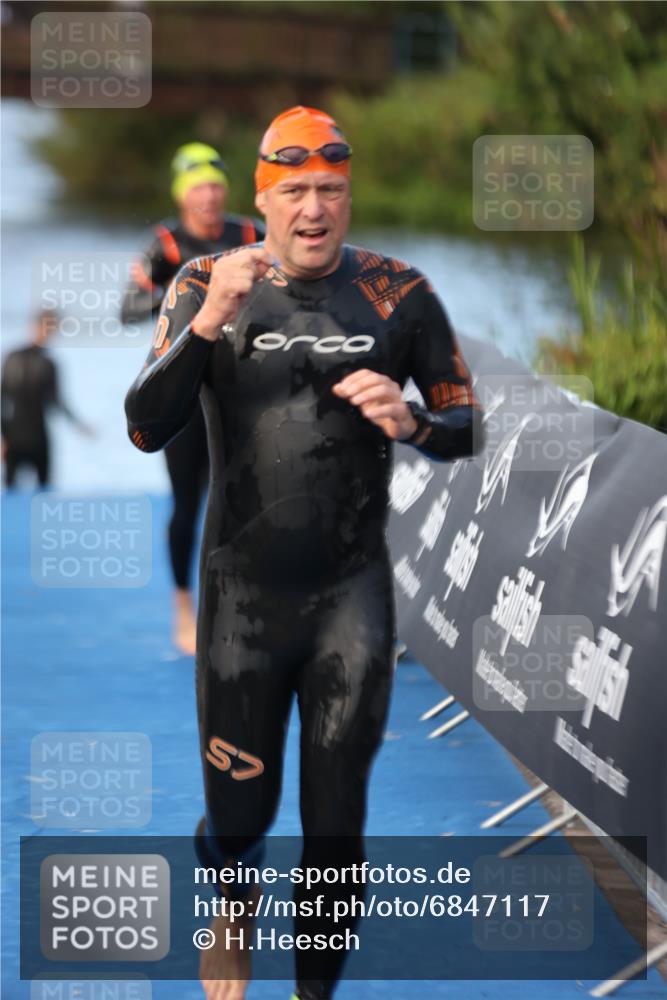 25.08.2024 - Elbe Triathlon Hamburg H.Heesch http://msf.ph/oto/6847117 25.08.2024 08:50:53 Schwimmen 173 meine-sportfotos.de