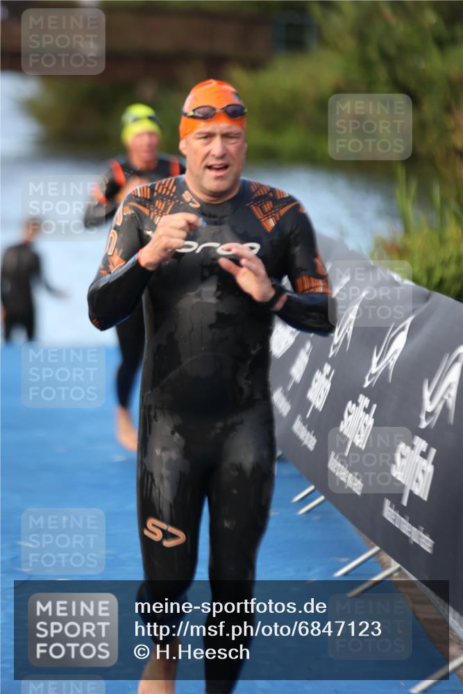 25.08.2024 - Elbe Triathlon Hamburg H.Heesch http://msf.ph/oto/6847123 25.08.2024 08:50:53 Schwimmen 173 meine-sportfotos.de